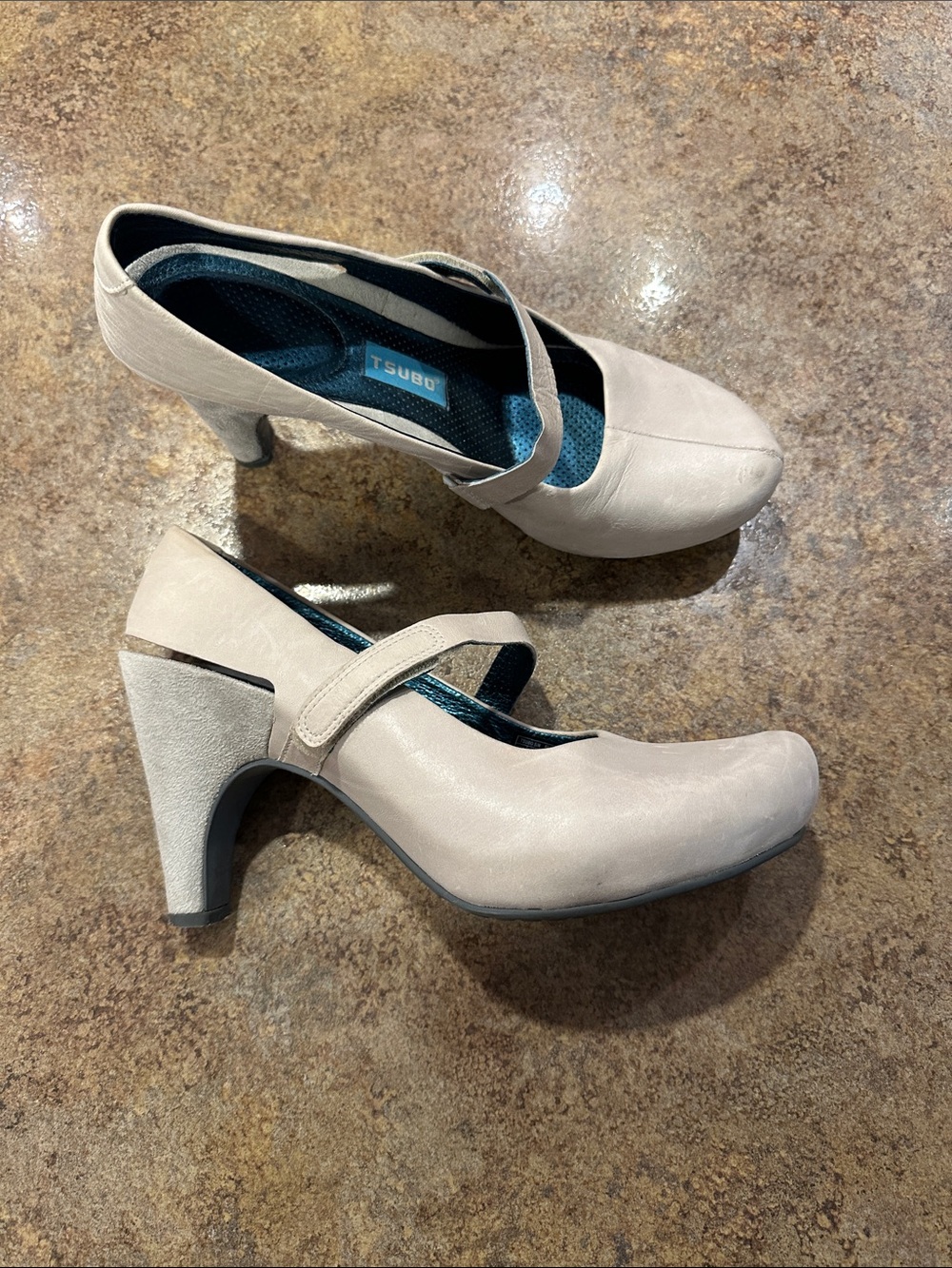 Women’s Tsubo heels size 8